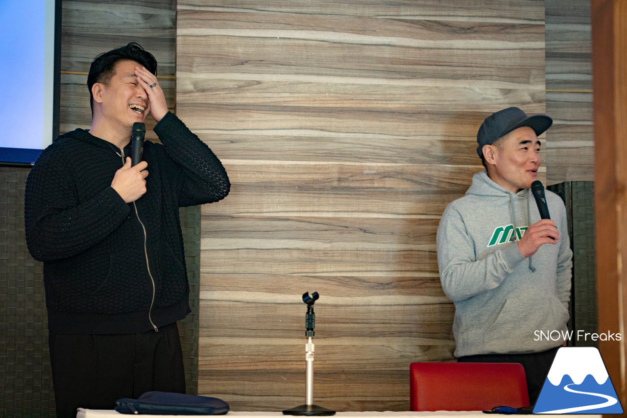 井山敬介さんと秋元日菜子さんのコンビは今年も健在！さらに、サプライズゲストも登場？！憧れのスキーヤーと一緒に雪と戯れ、『いちえ』の美味しいランチをいただく…。夢のようなイベント。めもるホールディングス presents プロスキーヤー・井山敬介さんと行く｜ダイナスティスキーリゾート